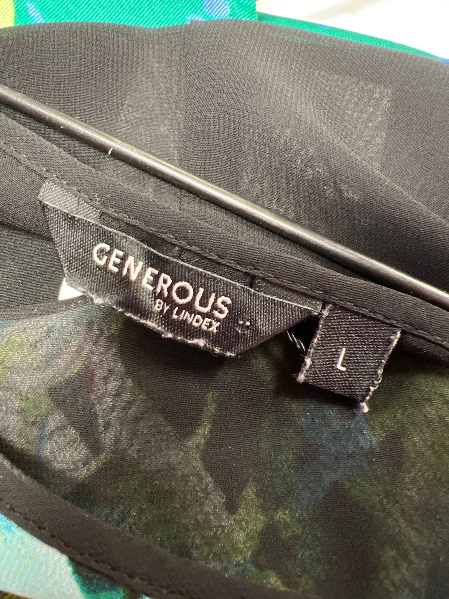 Generous top