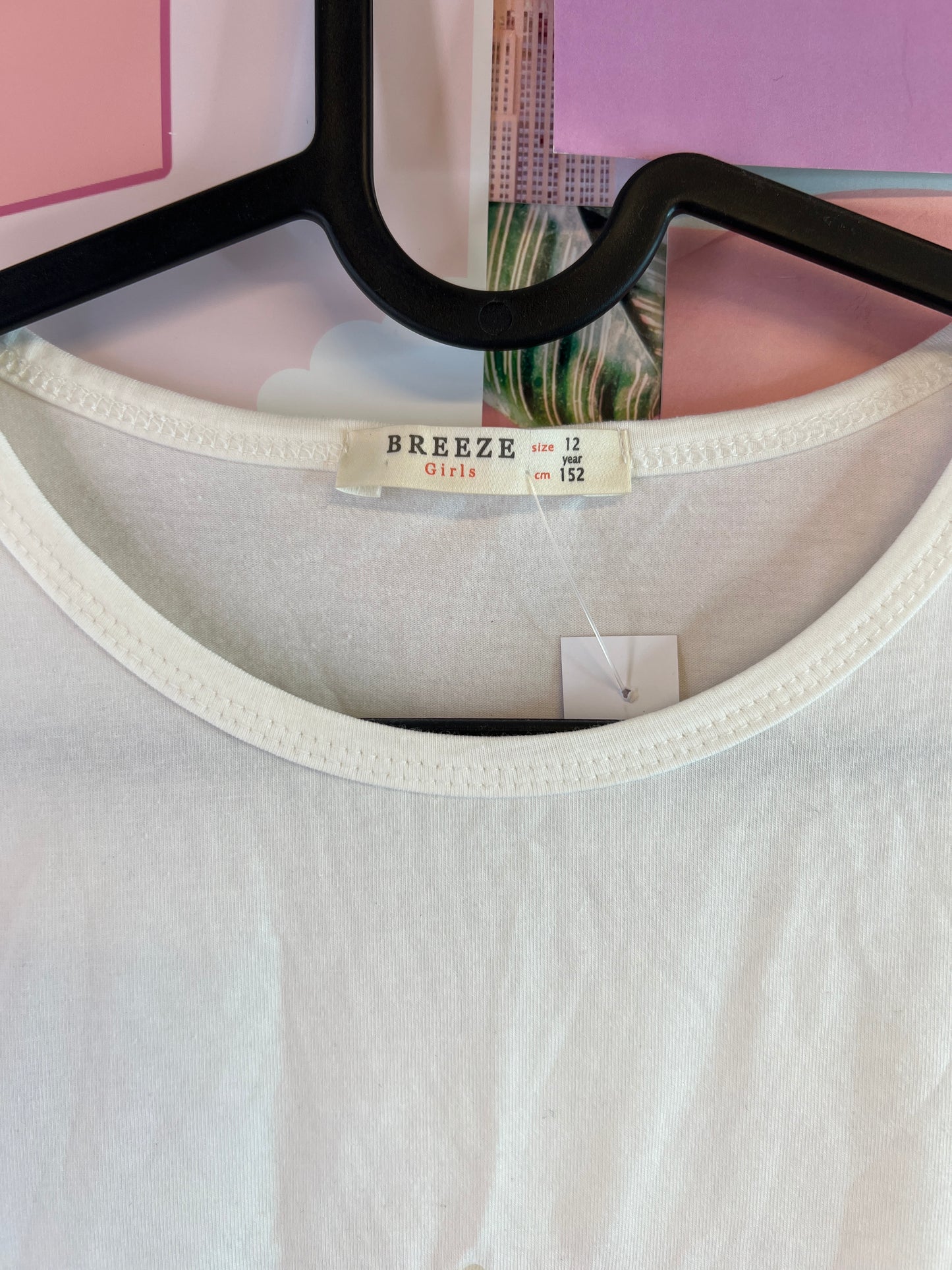 Girl on T-shirt med frills