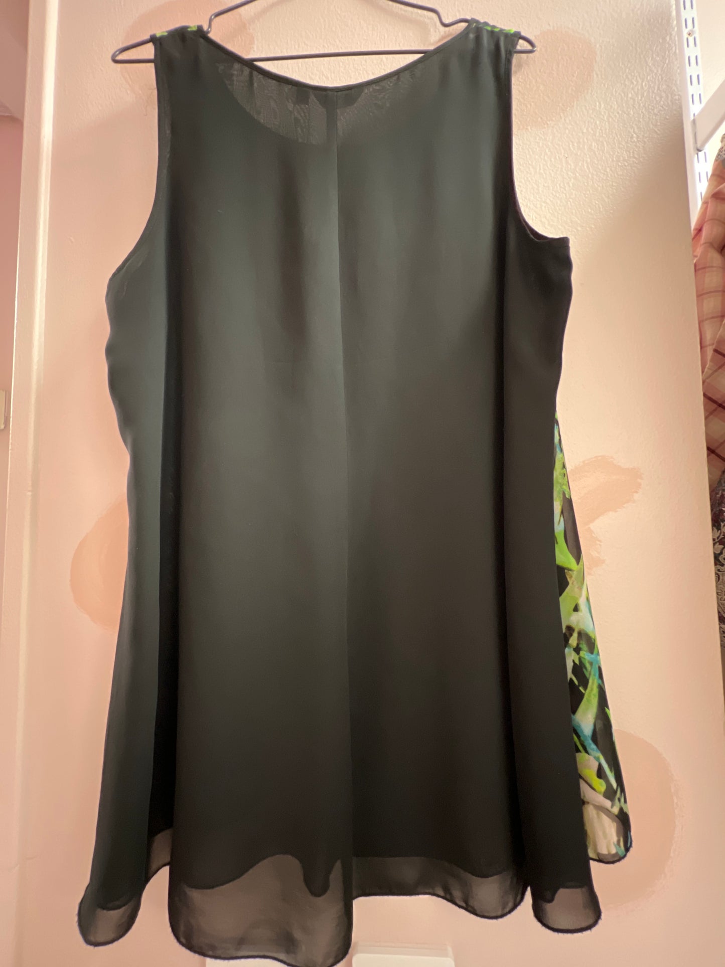 Generous top