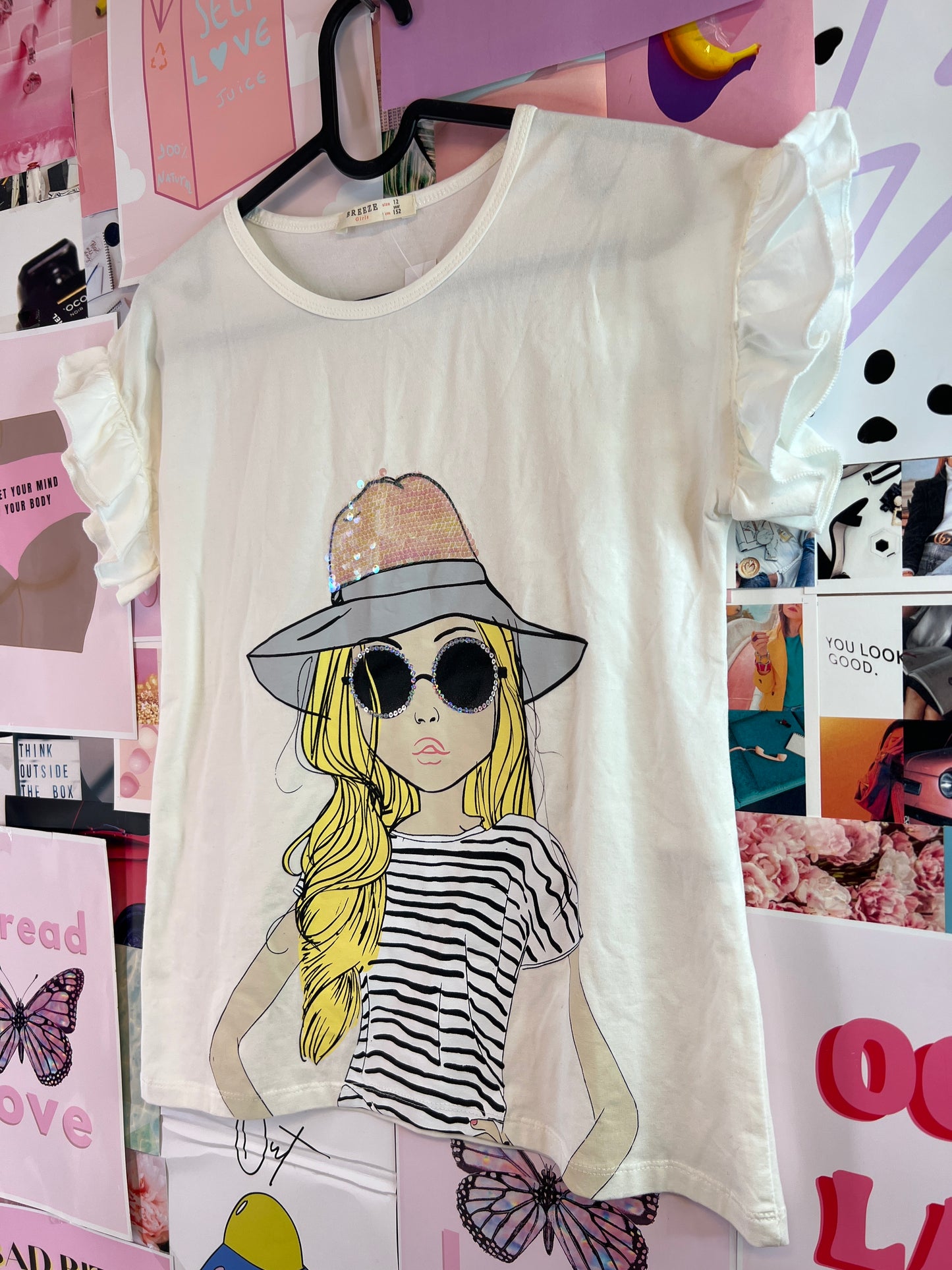Girl on T-shirt med frills