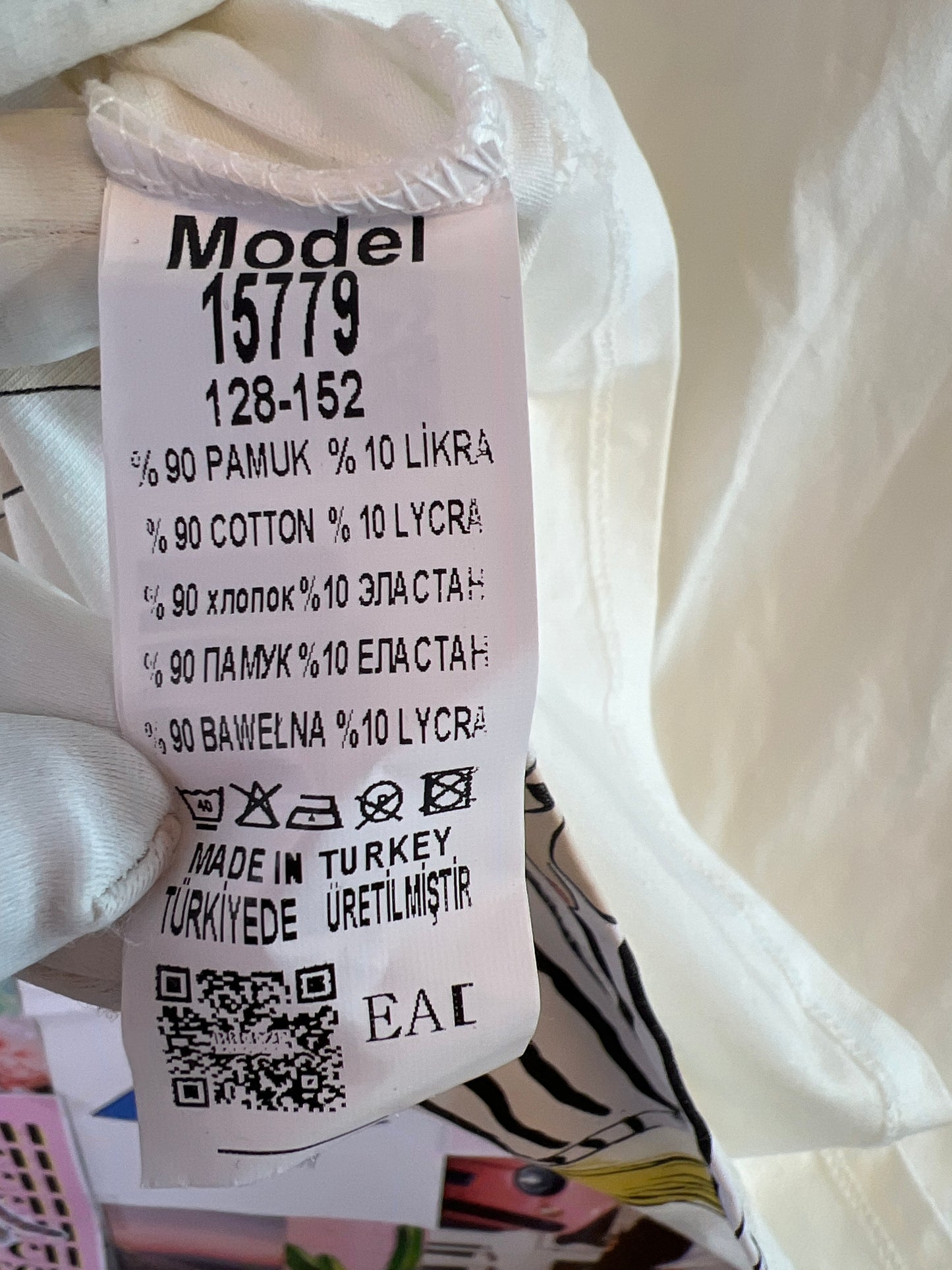 Girl on T-shirt med frills