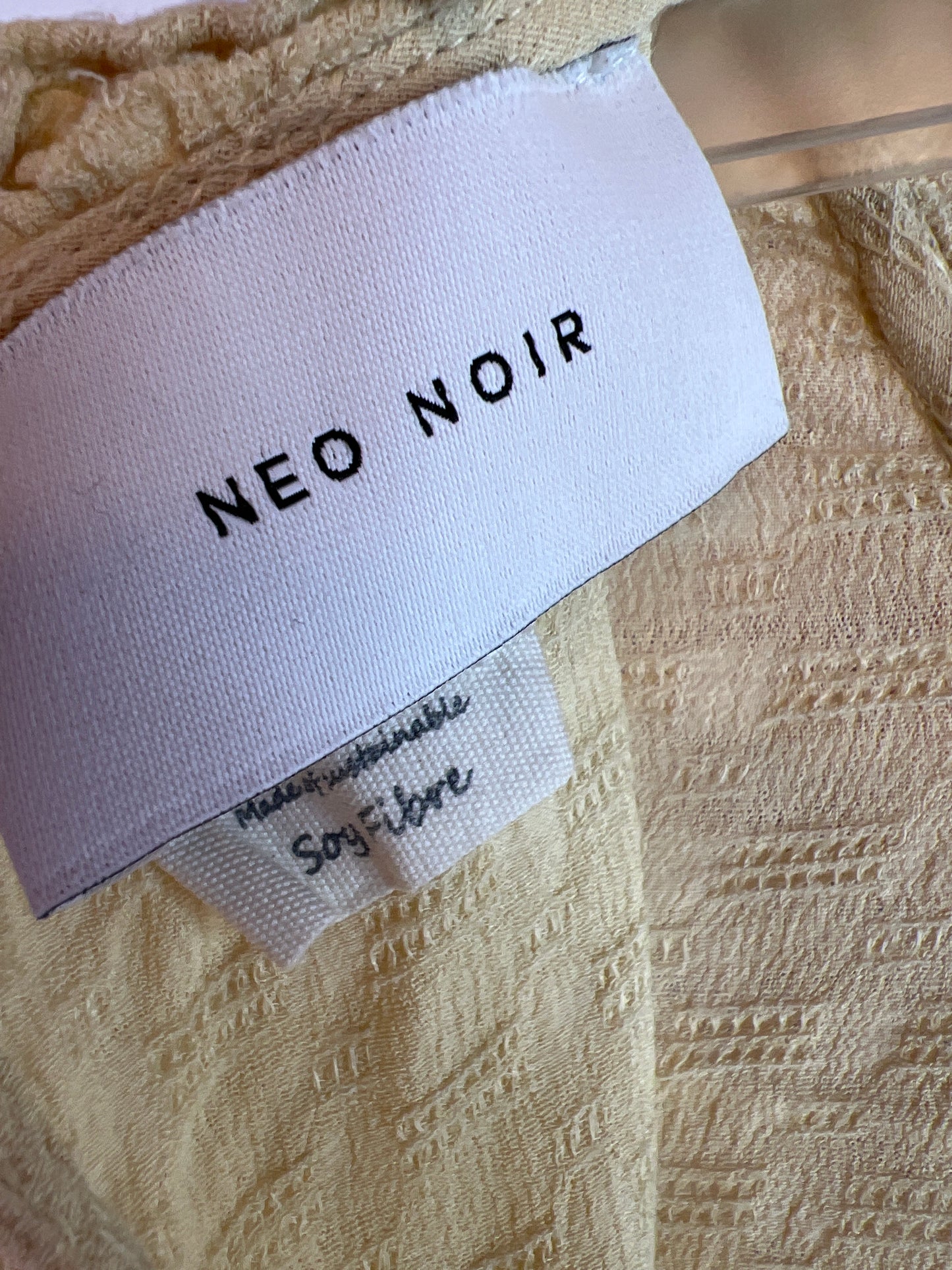 Neo noir yellow top soy fibre