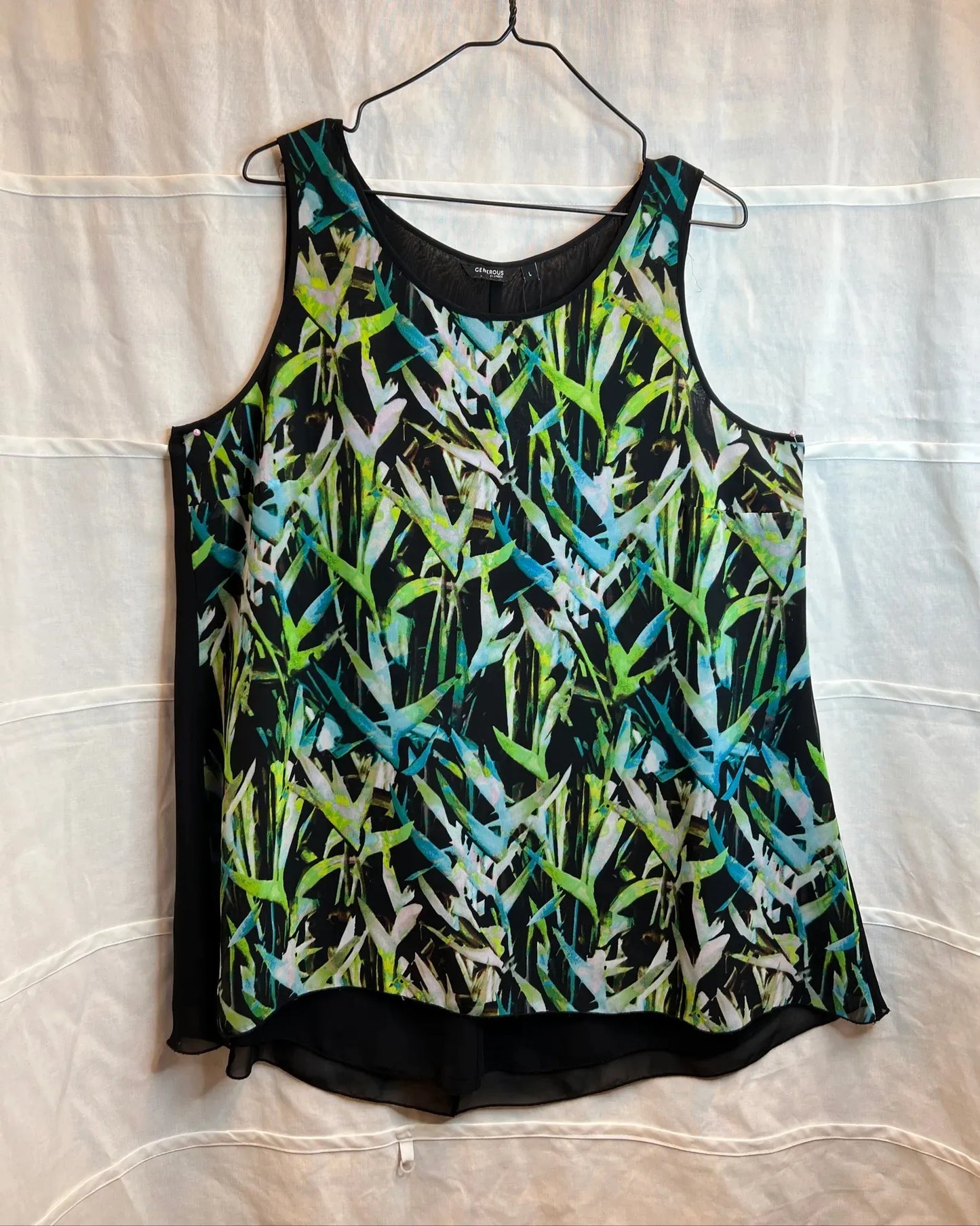 Generous top